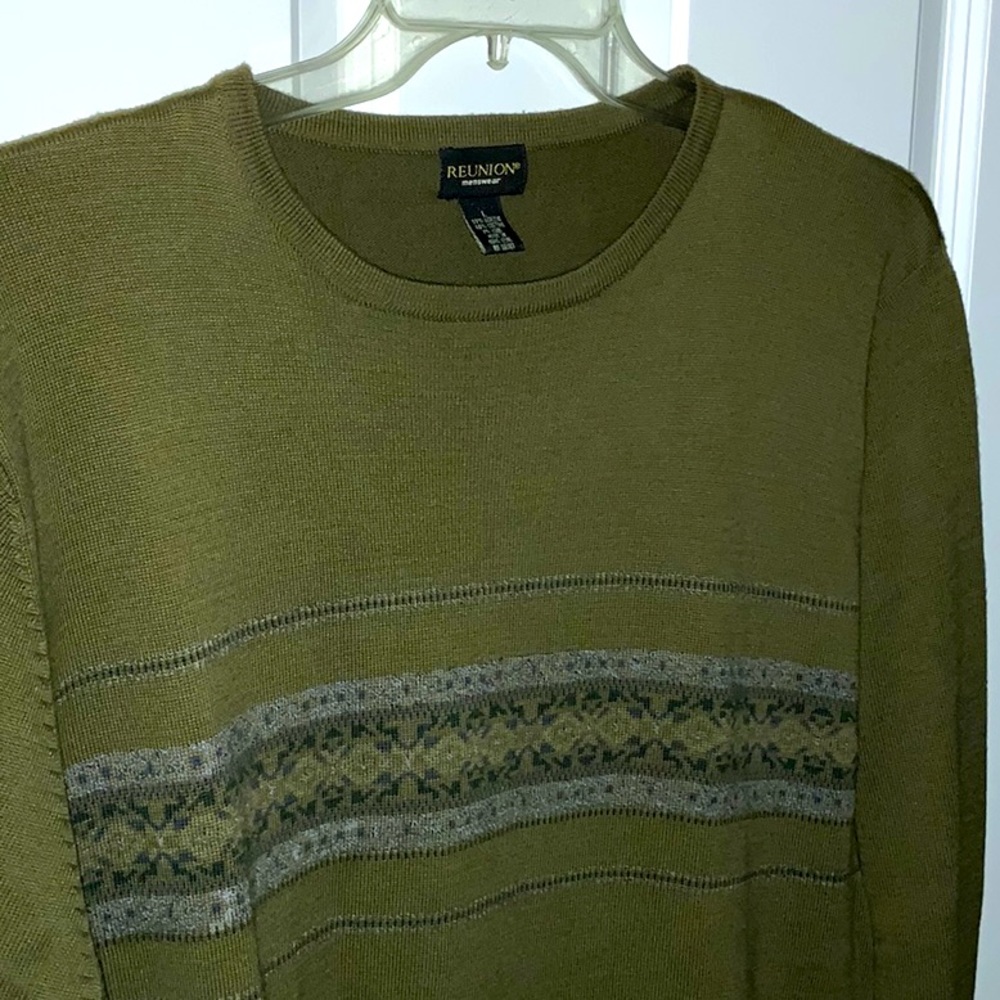 NWOT! Reunion Men’s Camo Green Sweater. Size Large